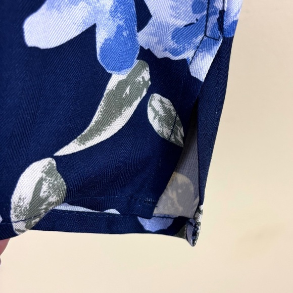 JoS A Banks Navy 100% Silk Hawaiian Tropical Short Sleeve Button Down Top (M) - Picture 5 of 15